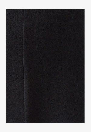 Schwarzer Stoff mit einer glatten Textur, der ein leicht mattes Finish aufweist. Das Material wirkt leicht und flexibel, ohne sichtbare Muster.