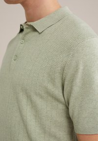 Thumbnail Image 4