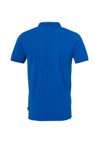 Blå kortærmet polo skjorte vist fra ryggen med en ribbet krave og et lille grønt mærke på den venstre side søm.