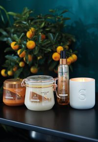 Sanctuary Spa SANCTUARY SPA SIGNATURE SCENTED CANDLE - Doftljus