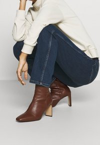 Wrangler Džíny Straight Fit - dark-blue denim