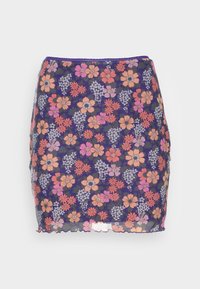 Saia mini com padrão floral, apresentando flores vibrantes em rosa, laranja e roxo sobre um fundo azul escuro, com uma bainha em formato de onda.
