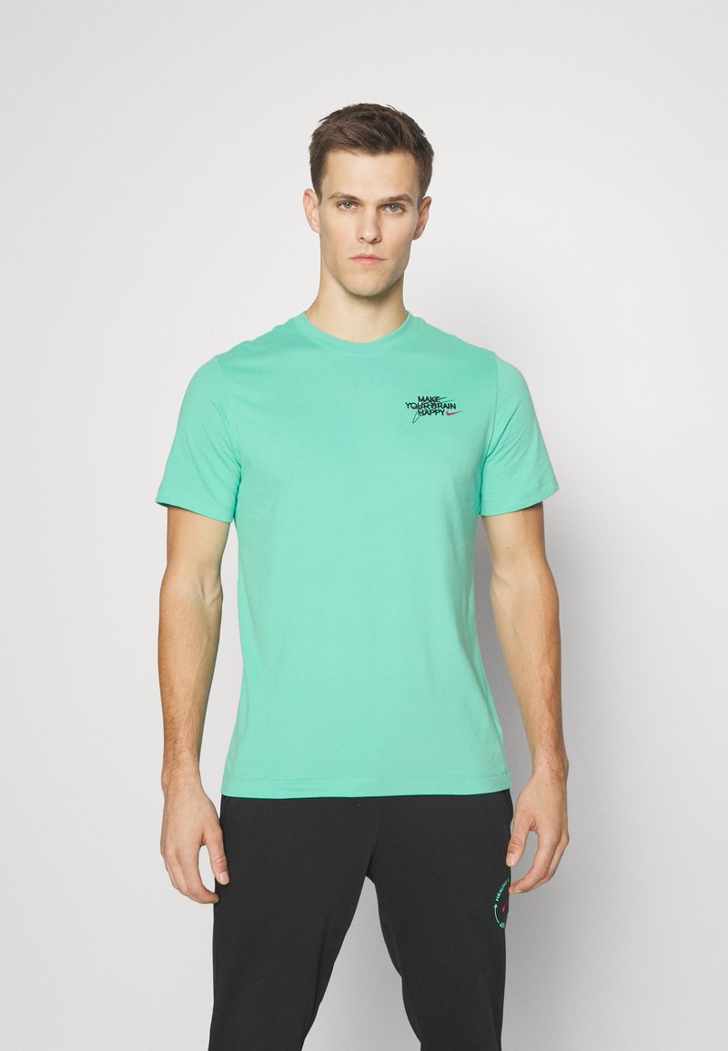 Nike Performance TEE DYE Sports Tshirt light menta/mint Zalando.ie