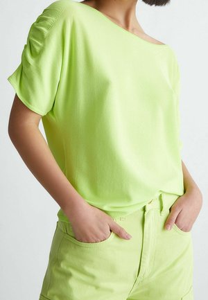 Basic T-shirt - light green