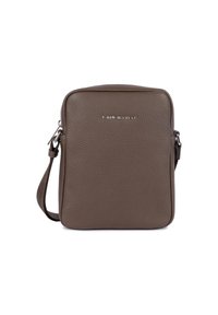 Borsa a tracolla in pelle marrone con finitura testurizzata, forma rettangolare, chiusura con zip superiore e tracolla rimovibile. Accentatura in metallo argentato.