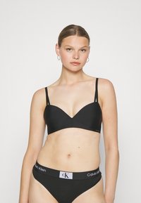 Calvin Klein Underwear - SEDUCTIVE COMFORT LIGHT LIFT DEMI WIREFREE - T-skjorte-BH - black Miniatyrbilde 1