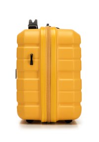 Valigia rigida gialla con superficie testurizzata, forma rettangolare, doppio zip e maniglia telescopica. Presenta quattro ruote per una facile mobilità.
