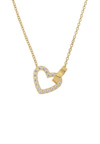 Zlatna ogrlica s lancem i privjeskom u obliku otvorenog srca obrubljenog sitnim prozirnim dragim kamenjem te glatkom zlatnom petljom pričvršćenom za srce.