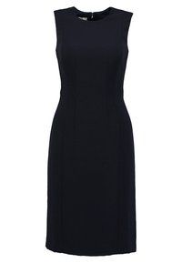 Ärmlös svart klänning med en figurnära silhuett, tillverkad av ett jämnt tyg. Har sömdetaljer och en dold dragkedja i ryggen.