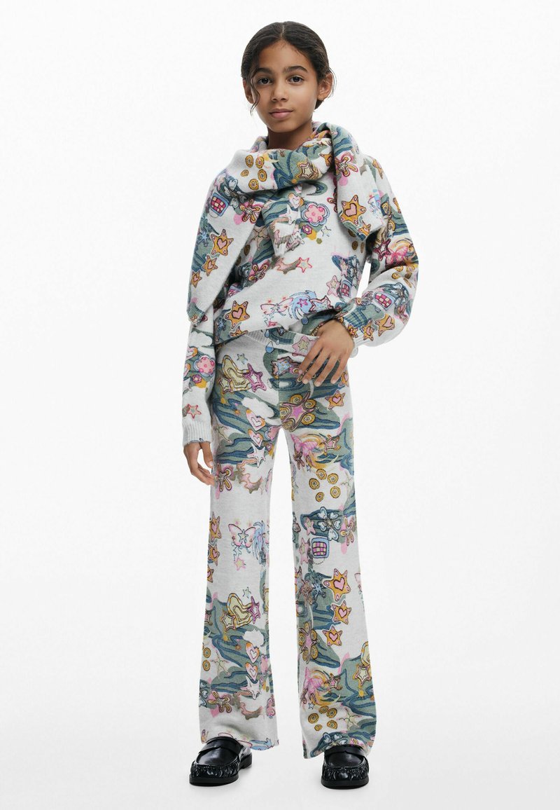 Pullover und Hose aus weichem Stoff, mit einem mehrfarbigen Blumen- und Cartoon-Muster. Die weit geschnittenen Hosen unterstreichen die lockere Passform.