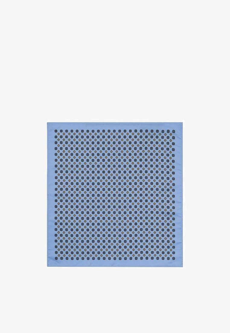 Jasnoniebieski kwadratowy kawałek tkaniny z perforowanym wzorem, który zawiera ciemnoniebieskie kropki i złote akcenty, nadając wygląd teksturalny.