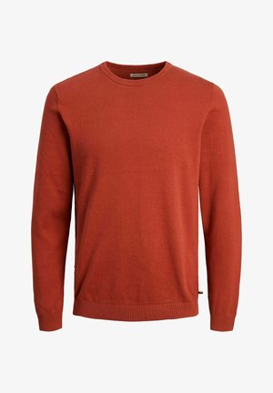 Pull homme couleur rouille à manches longues avec col rond, poignets et ourlet côtelés, design uni sans motifs ni logos visibles.