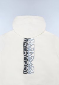 Haut à capuche blanc avec un design graphique en relief et un texte superposé en noir et bleu au dos. Tissu doux, coupe décontractée et design à capuche.