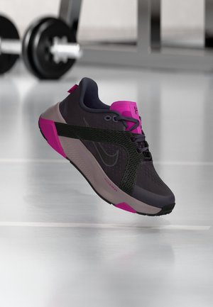 Nike Performance, HYBRID WOMEN - Тренировъчна обувка - dk raisin/mtlc dk grey/black/fuchsia blast/plum fog