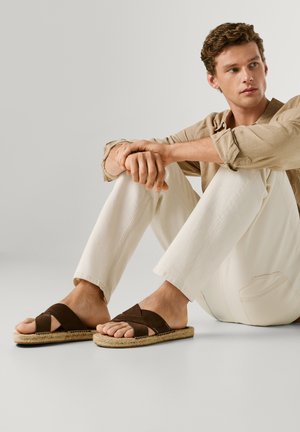Pepe Jeans, PIER CROSS M - Šľapky - brown