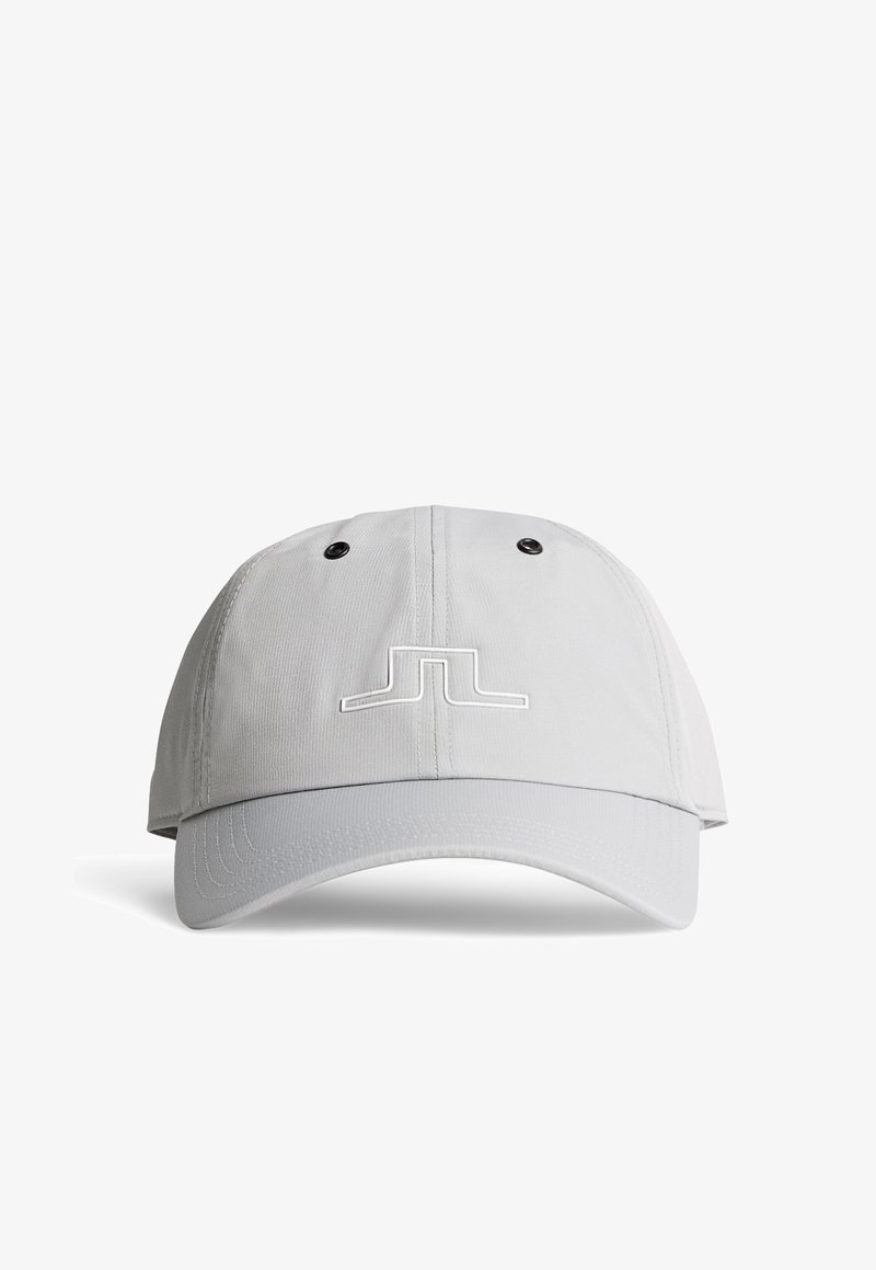 Grå baseballkeps med sexpaneldesign, som har en konturerad krona, en böjd skärm och en vit logotyp på framsidan. Två ventilationsöppningar.