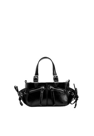 Czarna skórzana torba na ramię z dwoma górnymi uchwytami, dwoma przednimi kieszeniami na zamek oraz ozdobnymi troczkami po bokach.