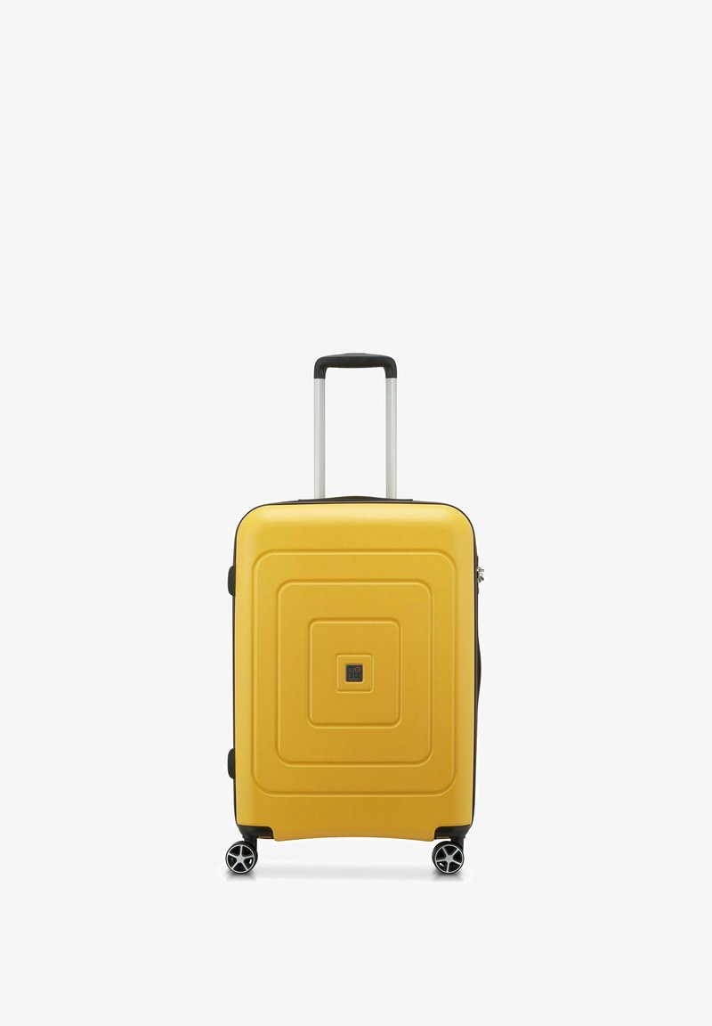 Valigia rigida gialla con un motivo geometrico, dettagli neri, una maniglia telescopica e quattro ruote girevoli per una facile manovrabilità.