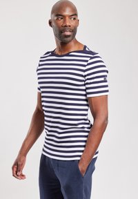 Armor lux CARANTEC MARINIÈRE - T-shirt con stampa - navire/blanc