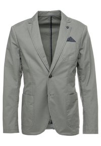 Jasnoszary męski żakiet z dwoma przednimi kieszeniami naszytymi, zapięciem na jeden guzik, klapami w stylu notch oraz granatową poszetką w kropki.