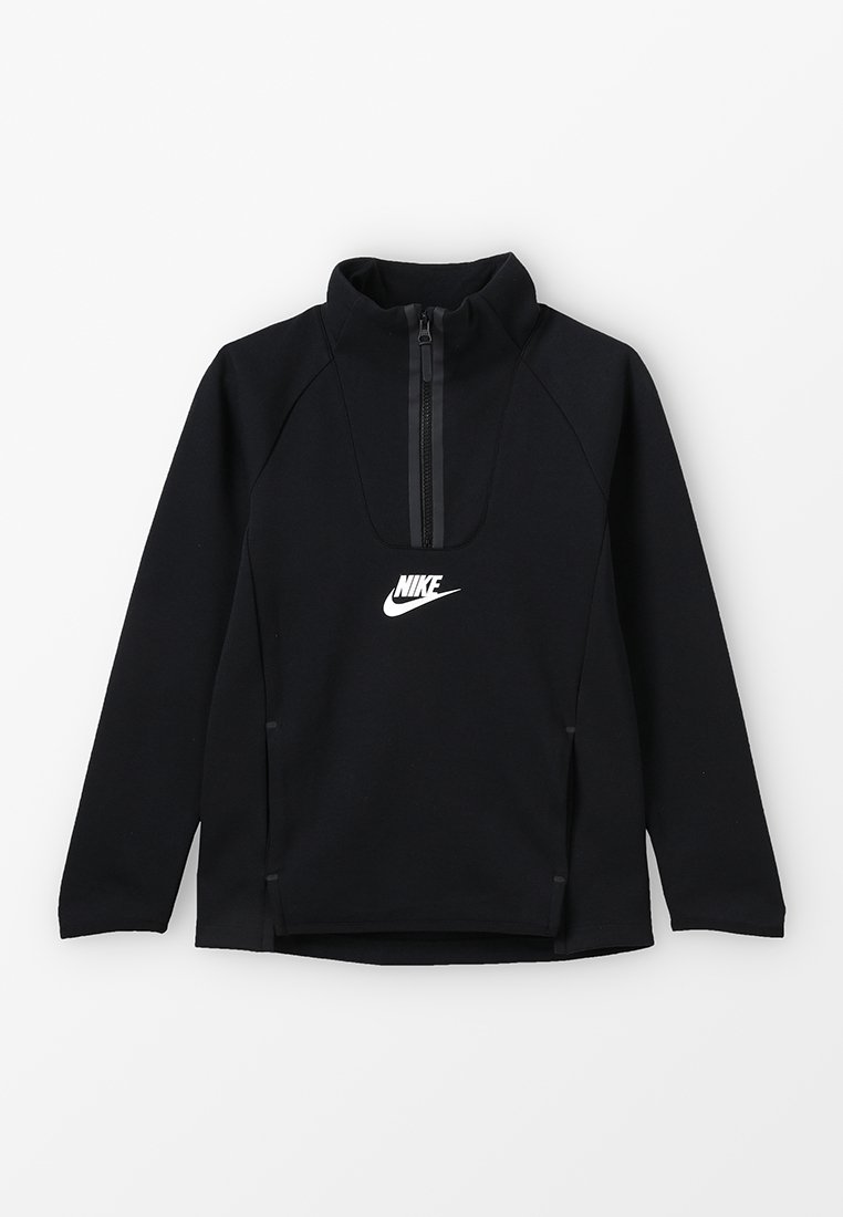 Zwarte Nike half-zip sweatshirt met lange mouwen. Heeft een klein wit logo op de borst en stiksels langs de naden.