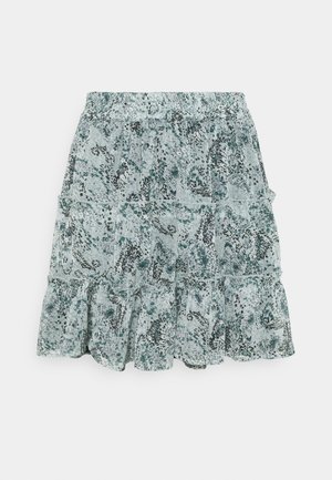 Jupe bleu clair à volants avec imprimé floral abstrait et taille élastique sur fond blanc.