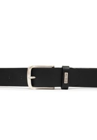 Cinturón de cuero negro con hebilla de metal plateado, con múltiples agujeros para ajuste y un acento de cuero con marca. Longitud ajustable.