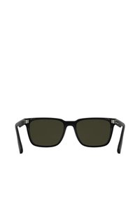Očala za sončenje s črnim plastičnim okvirjem, pravokotnimi stekli, temno zelenim odtenkom in subtilnimi kovinskimi poudarki na stranicah.