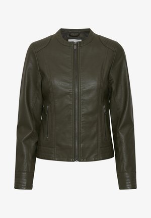 Maslinzasto zelena kožna jakna s prednjim zatvaračem, rebrastim naglascima na ramenima i bočnim džepovima. Glatka tekstura; uski kroj. Nema vidljive podstave.