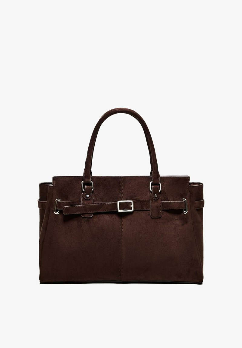 Ruskea mokkanahkainen käsilaukku, jossa on kahdet kahvat, litteä pohja ja jämäkkä muoto. Varustettu hopeisilla metalliosilla ja koristeellisella vyöyksityiskohdalla.