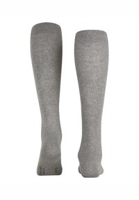Pilkos iki kelių siekiančios kojinės, pagamintos iš minkštos medžiagos, viršuje su raštuota manžete ir lygiu paviršiumi visame plote. Paprastas dizainas be raštų.