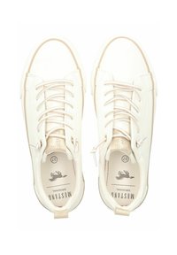 Lyse farvede sneakers med en glat læderfinish, der har en tekstureret mesh-tunge, cremefarvede snørebånd og et subtilt logo på indersålen.