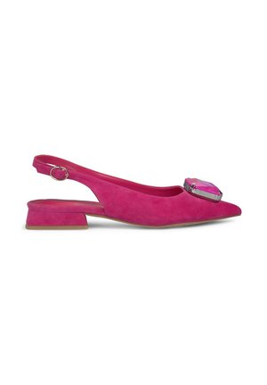 Sandal in suede rosa con punta affusolata, presenta una gemma con accento metallico nella parte anteriore e un tacco quadrato basso.