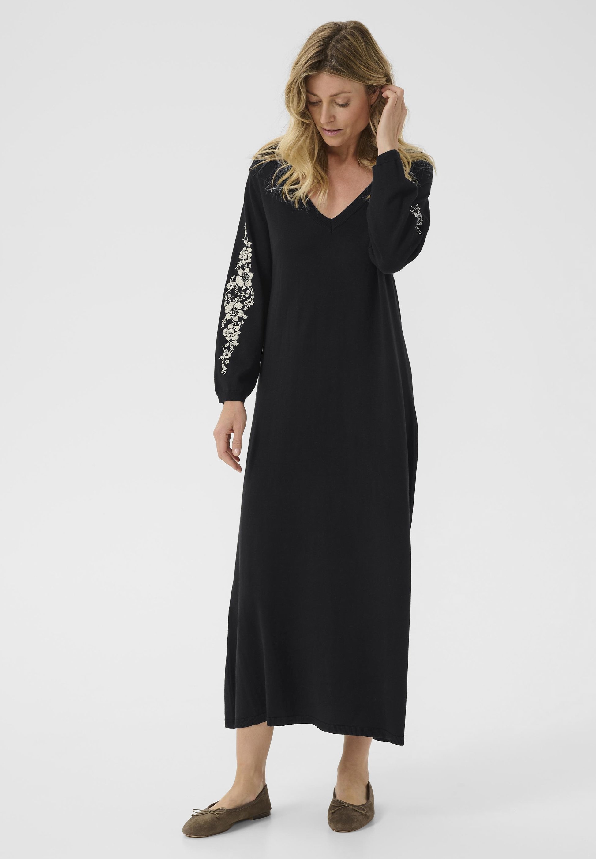 Cream CRVILLEA EMBROIDERY - Maxi dress - pitch black/black