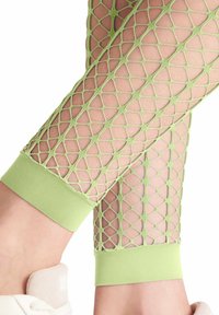 Jasnozielone legginsy z siateczki z solidnym, zielonym pasem w talii, z wzorem diamentów. Materiał wydaje się być elastyczny i przewiewny.