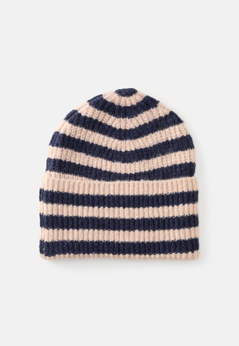 Megztas beanie su pakaitomis tamsiai mėlynos ir smėlio spalvos juostelėmis. Minkšta tekstūra, suapvalintas viršus ir elastinga apatinė dalis, užtikrinanti tvirtą prigludimą.