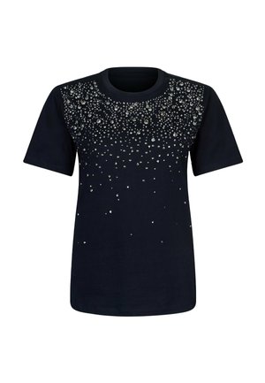 Must lühikeste varrukatega T-särk ümmarguse kaelusega, kaunistatud laiali pillutatud väikeste hõbedaste strassidega, mis on koondunud kaeluse ja rinna piirkonda.