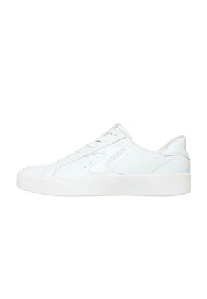 Skechers, SKECHERS SLIP-INS: BELMONT - ELEVATED ATTITUDE 88777 - Zapatillas - blanco