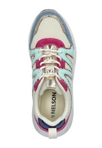 Multikleur sneaker met ademend mesh in crème, roze en lichtblauw met metalen accenten, een gevoerde tong en een ronde neus.