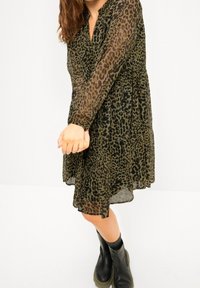 Studio Untold Vapaa-ajan mekko - mustard yellow