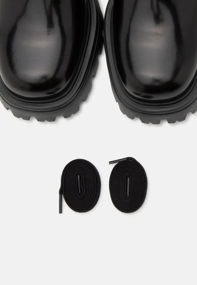 Stuart Weitzman EMERSON DERBY - Francesine - black