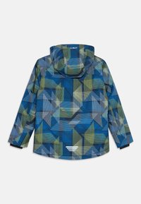 Giacca colorata con motivo geometrico in tonalità di blu e verde. Presenta un cappuccio, maniche lunghe e una superficie testurizzata.
