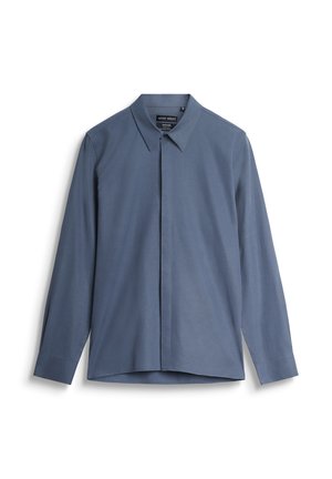 Langemouwen, knoopsluiting overhemd van een zachte blauwe stof. Heeft een klassieke kraag en een rechte zoom, met subtiele textuur en minimale details.