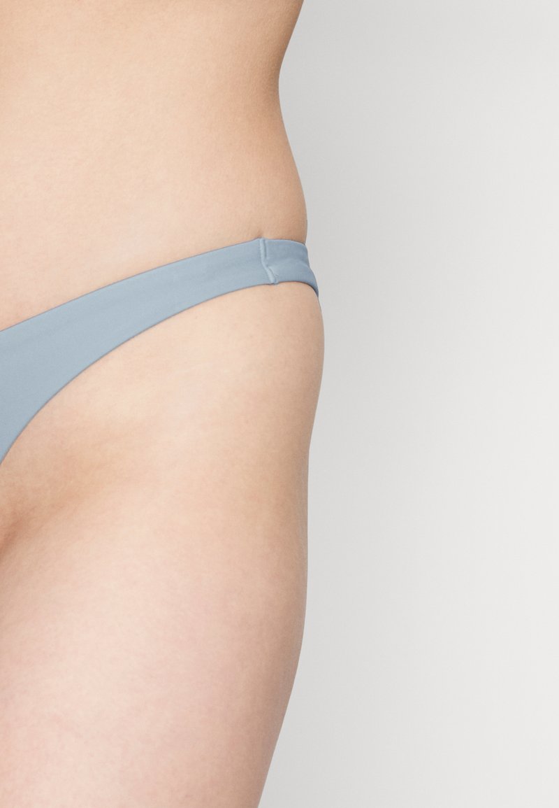 Damen Bikinis | Weekday BRAZILIAN MINI BOTTOM Bikini-Hose light grey blue/hellgrau - OE38001 Damen Bikinis | Weekday BRAZILIAN MINI BOTTOM Bikini-Hose light grey blue/hellgrau - OE38001