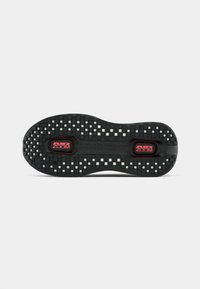Talpa de pantof de cauciuc negru, cu un design texturat ce prezintă pătrățele mici și un logo roșu proeminent "AIR ZOOM" în centru.