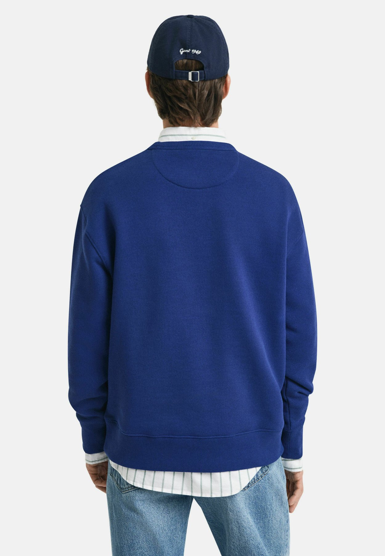 GRAPHIC CREW NECK