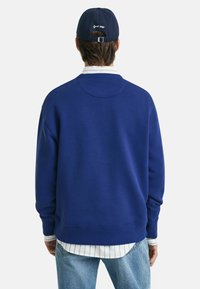 GANT GRAPHIC CREW NECK - Felpa - rich navy