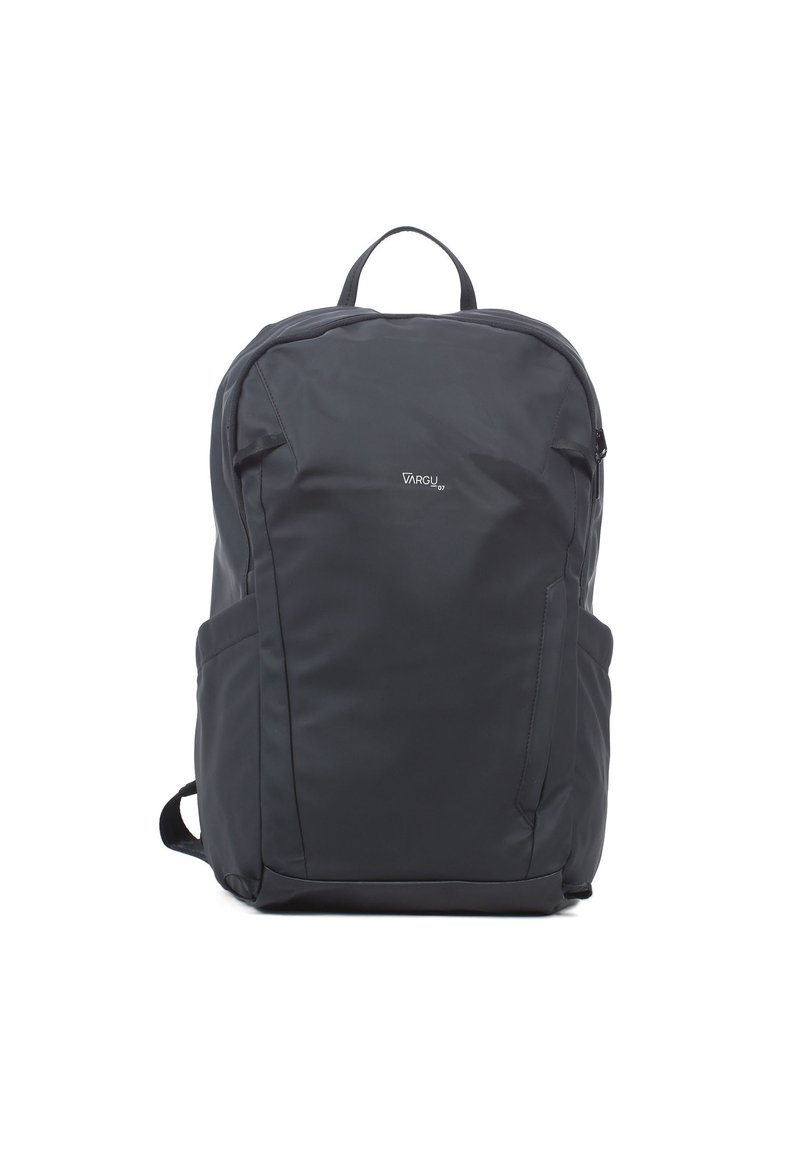 Sac à dos noir en nylon avec une texture lisse, doté d'une poignée supérieure, de bretelles réglables et de poches latérales. Logo affiché sur le devant.