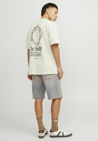 Jack & Jones RUNDHALS - T-shirt print - buttercream