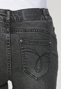 Koroshi LONG  - Karcsúsított farmerek - black denim